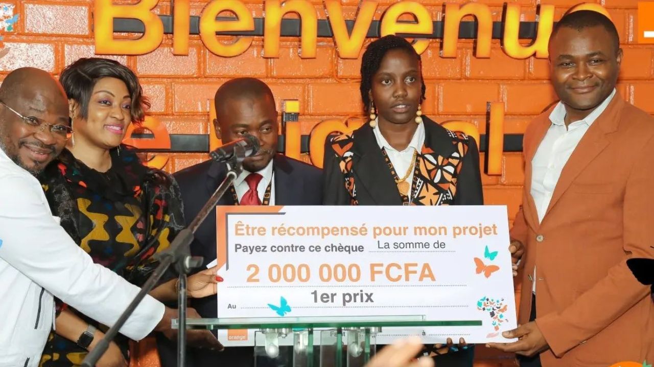 poesam 2024 Emkit, dirigé par Tjahe Agnès